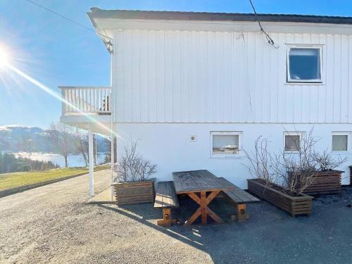 Averoy Apartment | 6 person holiday home in AVERØY-By Traum