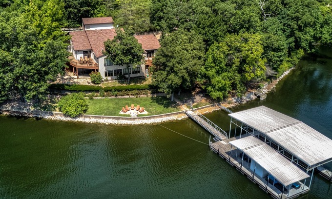 Camdenton House | 6100 sf, Beds for 32, Hot Tub, Theatre, Game Rm , Entertainers Dock, 310' Shore