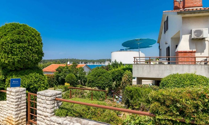 Pjescana Uvala Apartment | 65 m² Apartment ∙ 3 bedrooms ∙ 4 guests