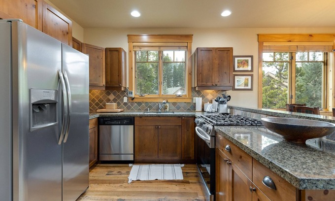 Keystone House | 6554 Settlers Creek 3 Bedroom Townhouse by RedAwning