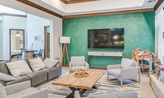 Pottawatomie County Apartment | 6BR Farmhouse for Family + Friendsgiving w/Hot Tub #Skelly