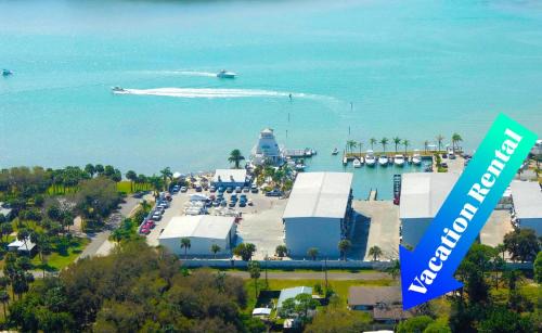 Grove City House | 6BR Triplex – Walk to Marina & Lighthouse Grill