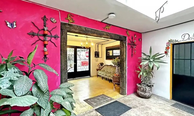 San Pedro Tlaquepaque House | 7 Bedrooms 9 Beds 3 Kitchens Rooftop Lounge
