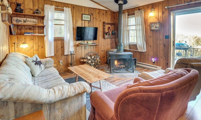 Stanley Cabin | 7 Mi to Main Street: Cabin w/Deck in Stanley!