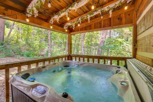 Gatlinburg - Pigeon Forge House | 7 Mi to The Island in Pigeon Forge Relaxing Cabin