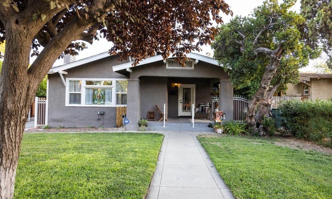 Fresno House | 738 E Yale