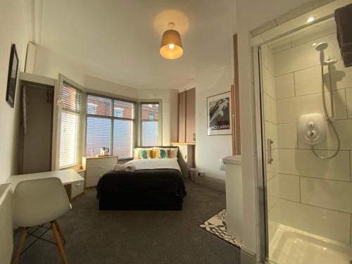 Crewe House | 77 Underwood Lane