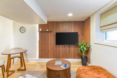 Landover Hills Apartment | 7even Clouds Éclair- Cozy basement nest near NE DC