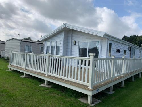 Cayton Bay Apartment | 8 BIRTH LODGE ON CAYTON BAY HOLIDAY PARK