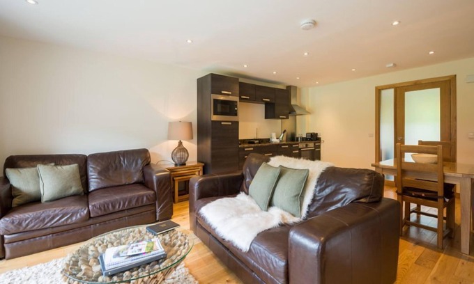 Kenmore Cottage | 8 Maxwells - sleeps 2 guests in 1 bedroom