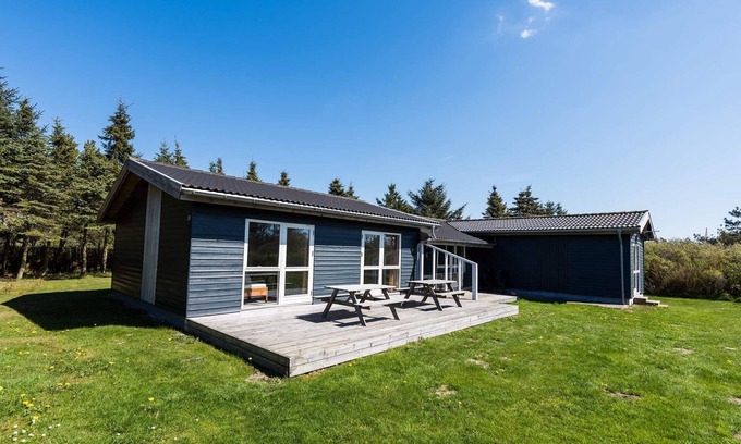 Grønhøj House | 8 person holiday home in Løkken