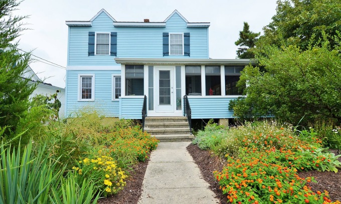 Lewes House | 8 Rhode Island - BAY BLOCK HOME, STEPS FROM LEWES BEACH
