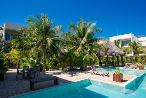 Progreso Municipality House | 87965 Spacious and private retreat 1 block from the Ocean in Progreso East