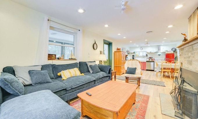 Cheboygan Cottage | 9 Mi to Snowmobile Trails! Home Near Mullett Lake