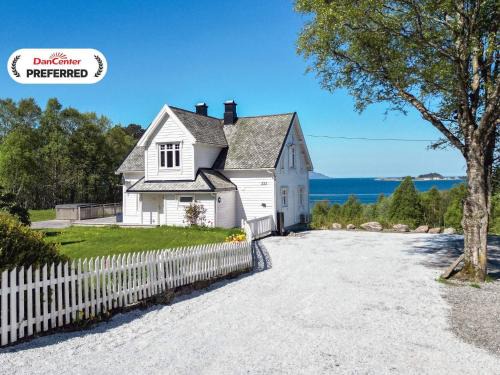 Stadlandet House | 9 person holiday home in Åram