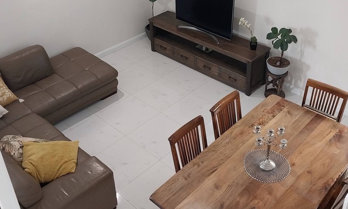Currimundi House | 9 Room Family and Pet Friendly Home