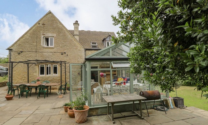 Gastard Cottage | 9 VELLEY HILL, pet friendly, character holiday cottage in Corsham