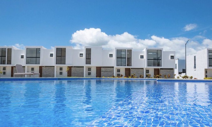 Valle Dorado House | A 10 Minutos de la Playa! Casa Nueva en Condominio Privado con Alberca y Jacuzzi