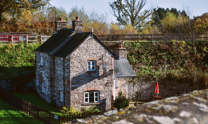 Llanvair Kilgeddin Cottage | A canalside cottage, within Goytre Wharf on the Monmouthshire & Brecon Canal