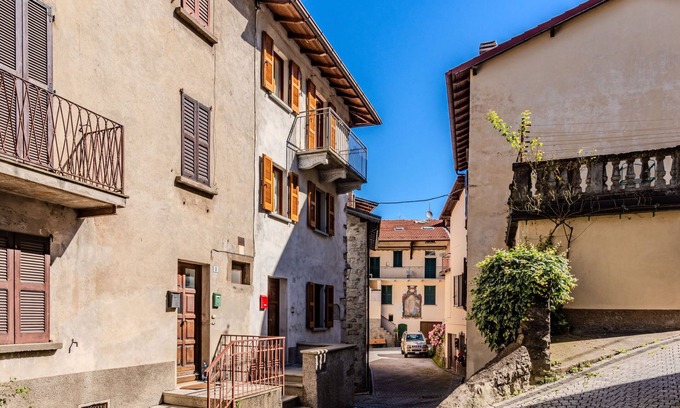 Claino Con Osteno House | A Casa di Lale by Interhome