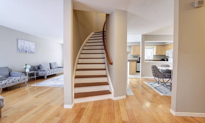 Barrie House | A Cozy 3-Bedrooms Retreat