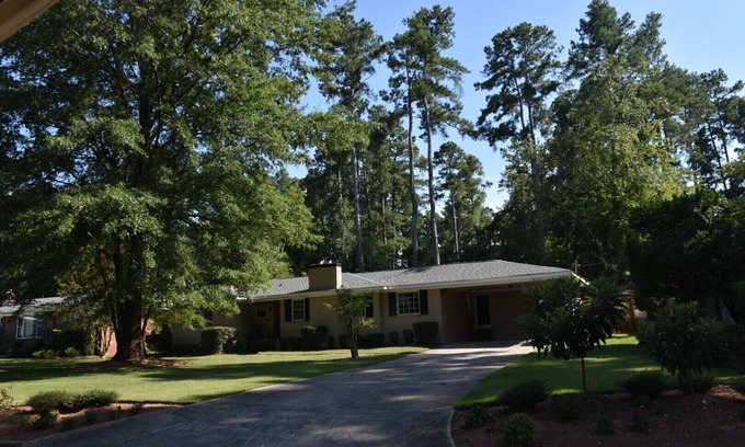 Summerville House | A cozy single family home located right in the center of Augusta!