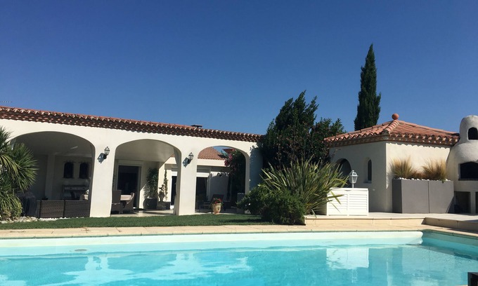 Carcassonne House | A green and refined setting for a mythical swimming pool in Carcassonne