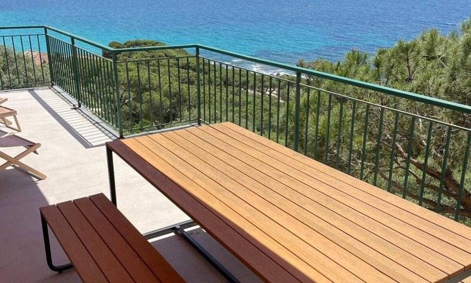 Corse-du-Sud Apartment | A haven of peace with careful design facing the gulf