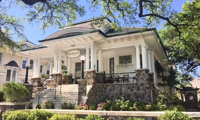 Mid-City Bed & Breakfast | A Historical Landmark