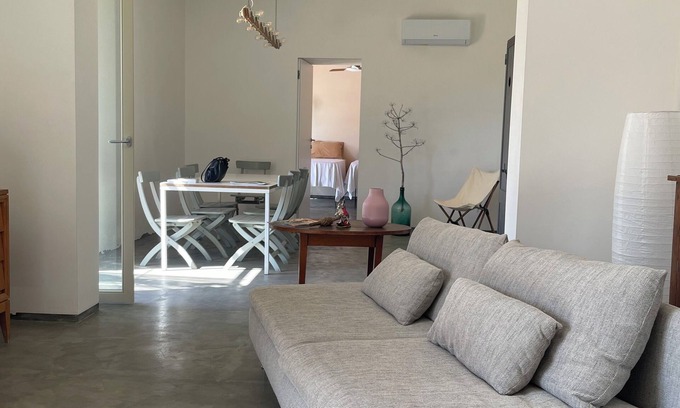 Cava dʼAliga Villa | A house on the bay of Cava d'Aliga, for a break between the sea and the hinterland.