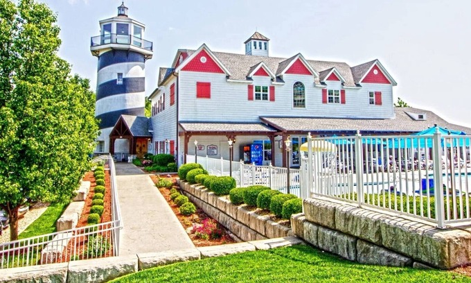 Branson Apartment | A Lakeside Retreat with Storybook Charm and Family Fun- 2 Bedroom Cottage