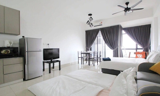 Shah Alam Apartment | A Lovely, Utropolis Studio Near Kdu, Free Parking