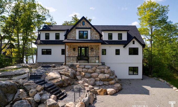 Georgian Bay House | A luxurious cottage rental nestled on the picturesque shores of Gloucester Pool.