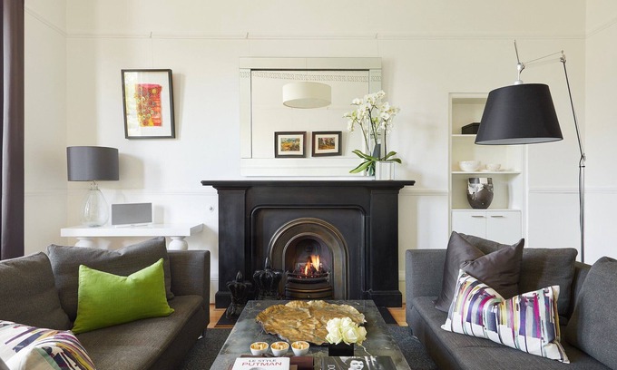 Newington House | A luxury, spacious self-catering Edinburgh Townhouse with on-site parking and a south-facing garden.