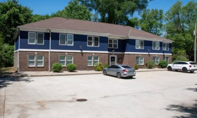 Notre Dame Apartment | A Notre Dame 2BR Classic Apt - 4 mins to NDU