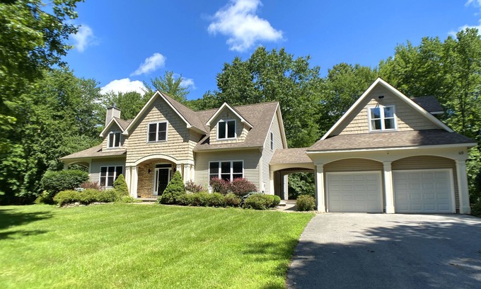 Schuylerville House | A Peaceful Retreat - 12 min to Downtown Saratoga