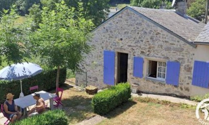 Castelnau-de-Brassac House | A peaceful spot between Brassac and Lacaune in the Tarn mountains.