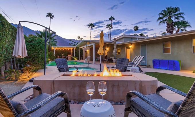 Palm Springs House | A Private Oasis in the Movie Colony