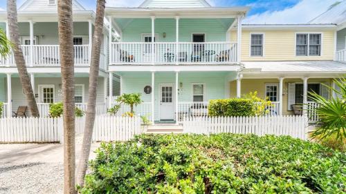 Truman Annex House | A Siesta Bay by AvantStay Key West Walkable Gated Community Shared Pool Week Long Stays Only