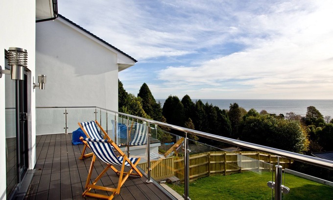 Teignmouth House | A spacious, three bedroom house with sea views and a sunny balcony.
