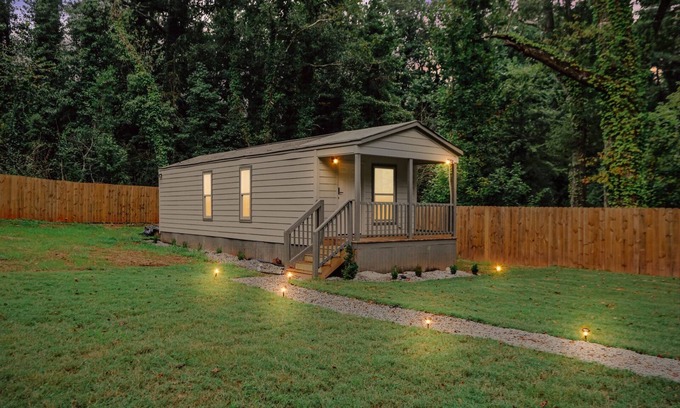 Atlanta House | A Tiny Escape - Minutes away from most ATL attractions