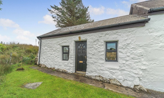 Bunessan Cottage | A tiny, traditional cottage tucked away on the Ross of Mull, close to the sea.