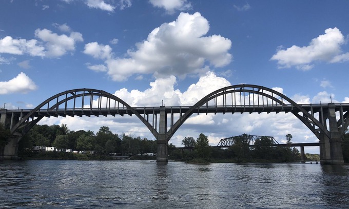 Lakeview House | A Unique Experience on the White River