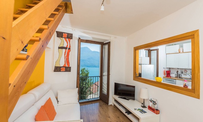 Consiglio di Rumo House | A window over Lake Como - stone cottage with amazing view and private garden