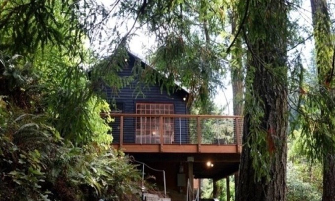 Point Reyes Station House | A world of its own...yet close to everything.