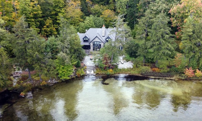 Muskoka Lakes Villa | AAA Lake Joe Prime Location Riverdale Rd! South! 8bdrm, 5 bath! Muskoka Beauty!!