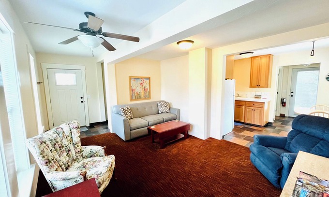Siskiyou-Hargadine Historic District Apartment | Abbott's Cottages- The Wren. 1 bedroom within walking distance to downtown