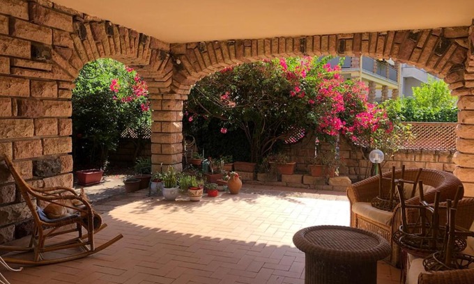 Bosa Historic Centre Apartment | Abbratzu Guest House - Sardinian style and garden