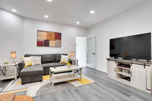 West Philadelphia House | about 4 Mi to Downtown Philadelphia Cozy Retreat