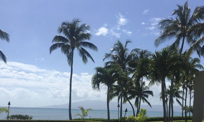 Ualapue Apartment | About As Close to the Ocean As You Can Get!!! (Wavecrest Resort)